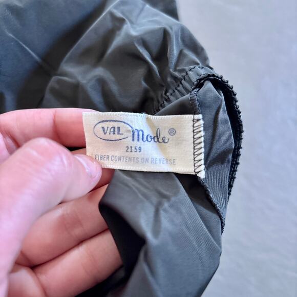 Vintage Val Mode Black Embroidered Half Slip Skirt Medium - Picture 6 of 7